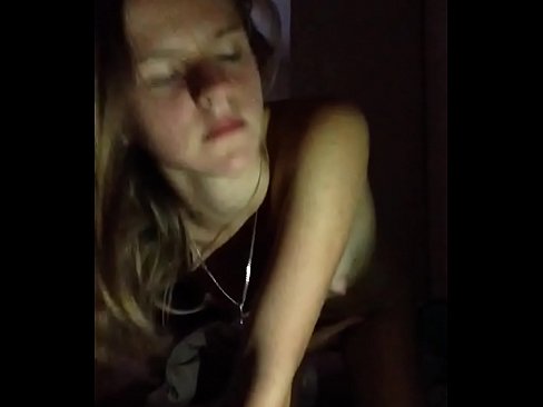 ❤️ Ang isang batang babae masturbates at cums ❤❌ Anal porn sa amin